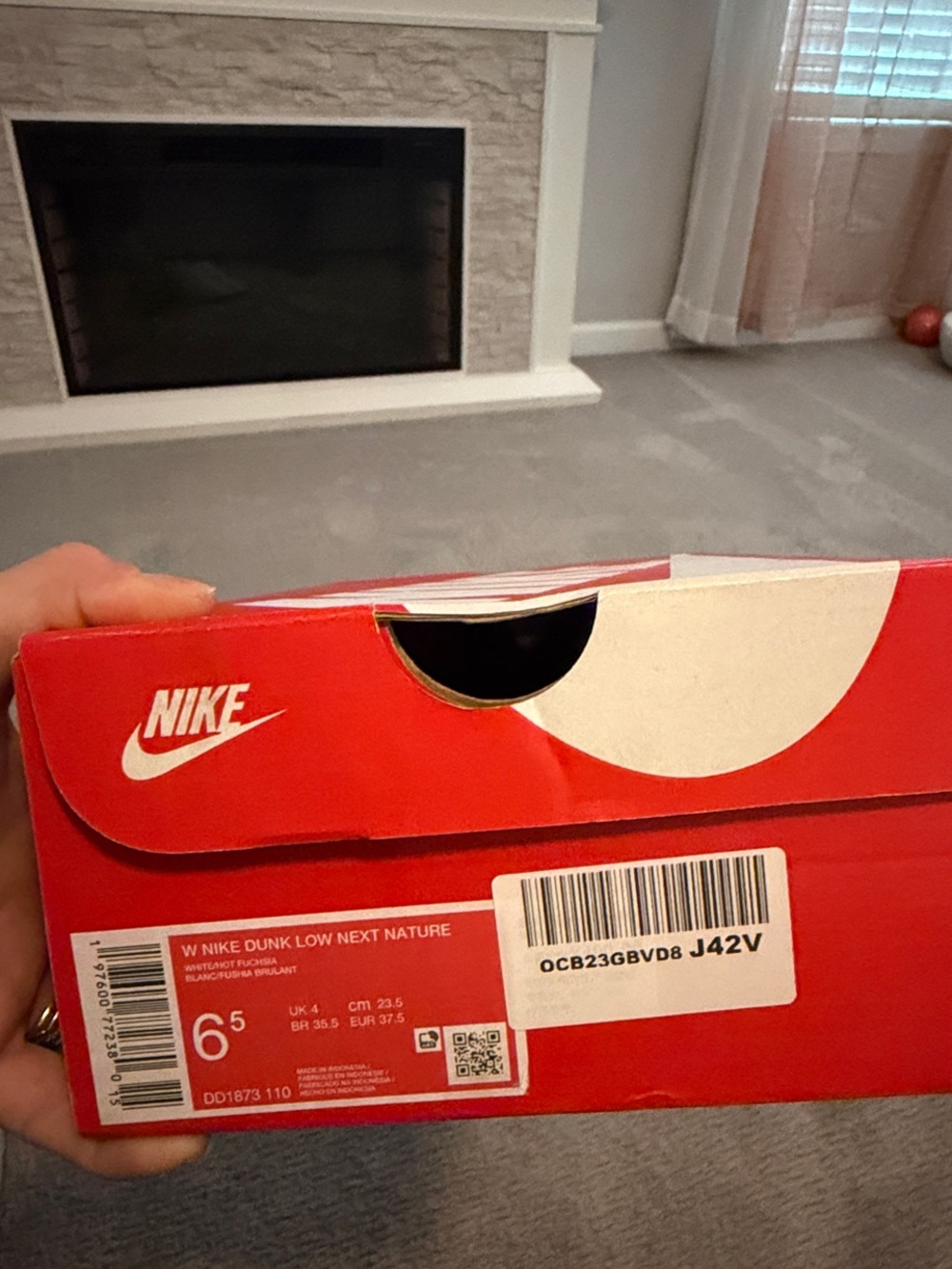 Nike Low-Top Sneakers in Magenta and White - Picture 6 of 6